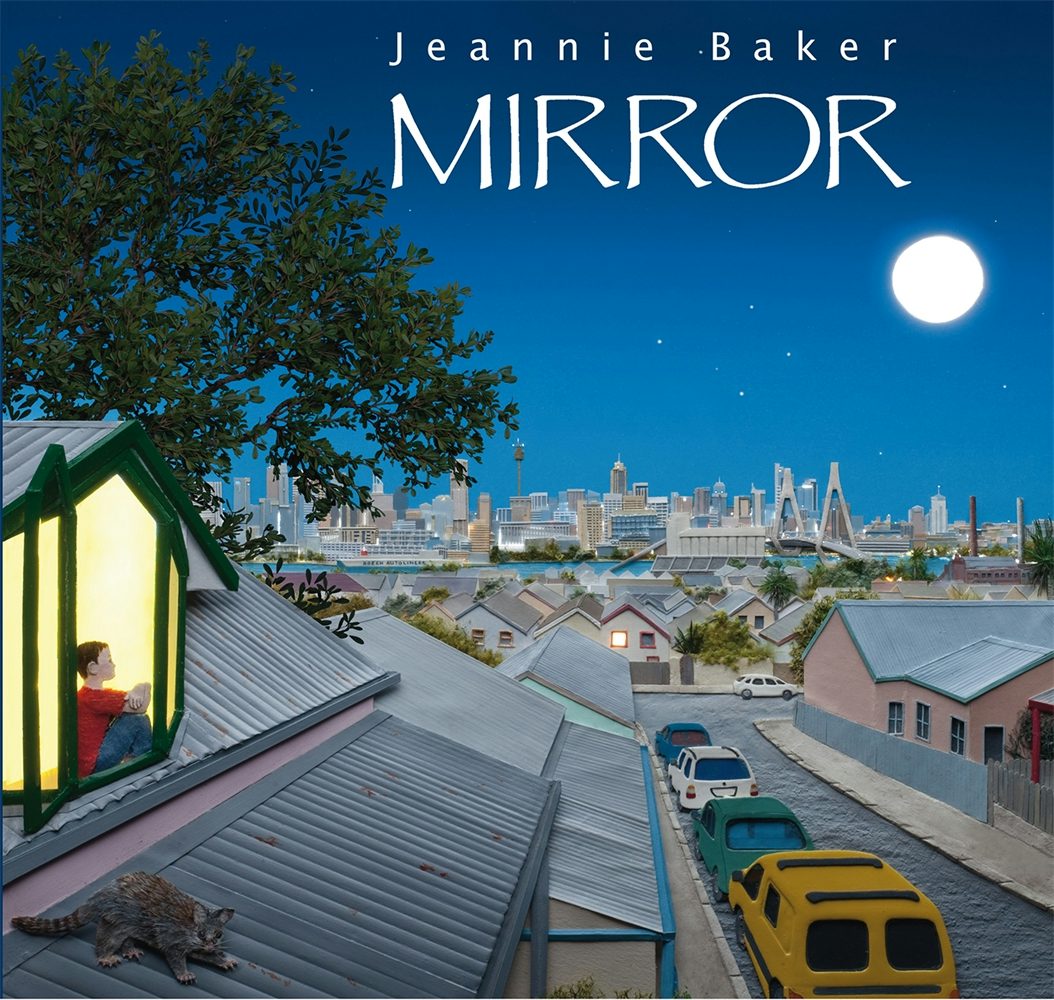 Cover image for Mirror, isbn: 9781406309140